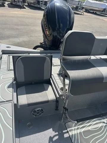 Slide: The Image of Xpress X23B Lounge 2025 - 8