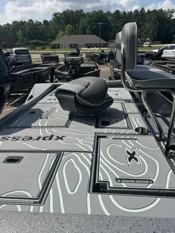 Slide: The Image of Xpress X23B Lounge 2025 - 9