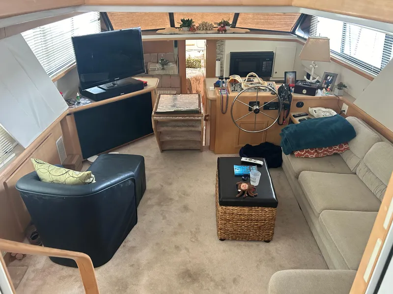 Slide: The Image of Interior of 1996 Carver 440 Aft Cabin Motor Yacht, featuring cozy seating and entertainment area. - 33