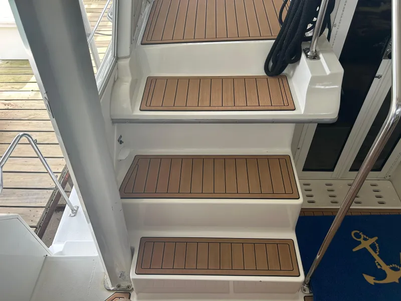 Slide: The Image of Staircase on 1996 Carver 440 Aft Cabin Motor Yacht with teak steps. - 43