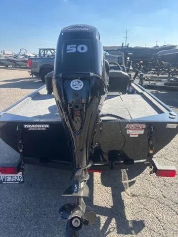 Slide: The Image of Tracker Bass Tracker Classic XL 2024 - 3