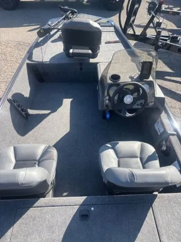 Slide: The Image of Tracker Bass Tracker Classic XL 2024 - 4