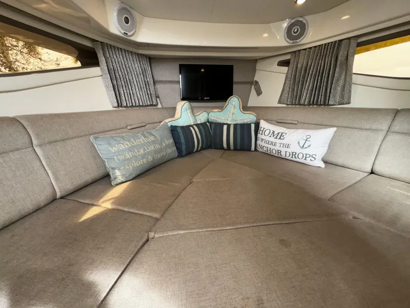 Slide: The Image of Sea Ray Sundancer 320 2019 - 8