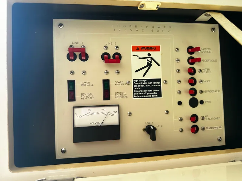 Slide: The Image of Control panel of a 2000 Bayliner 3258 Ciera Command Bridge DX boat. - 21