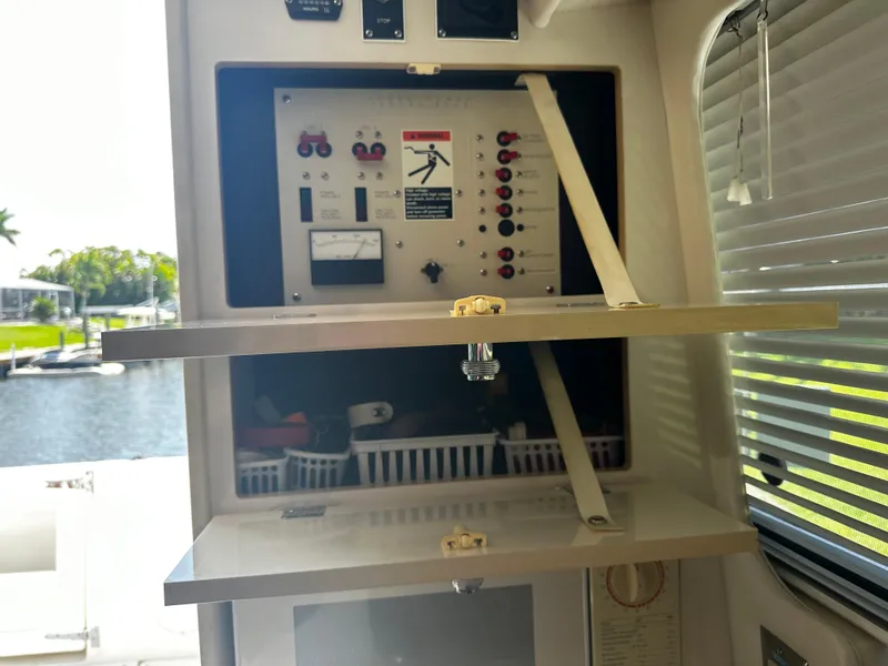 Slide: The Image of Electrical control panel on a 2000 Bayliner 3258 Ciera Command Bridge DX boat. - 22