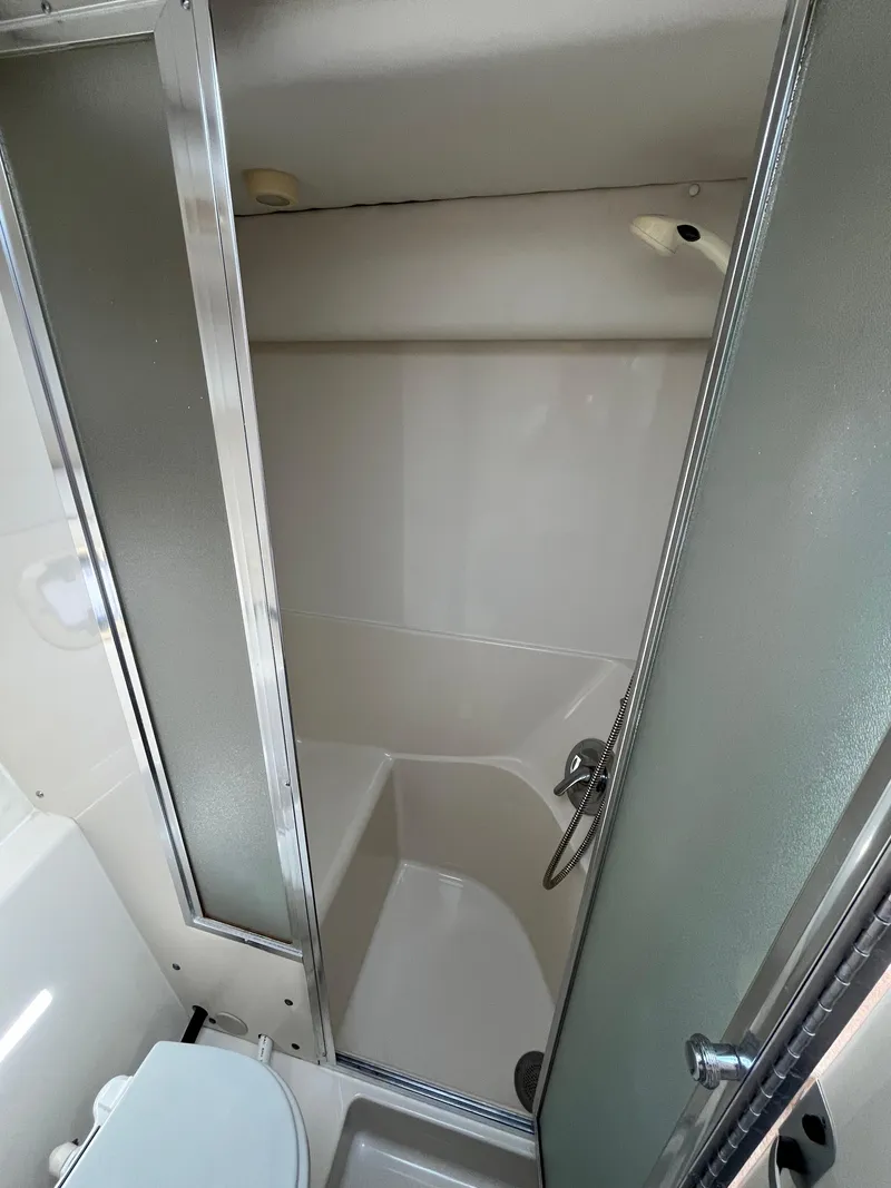 Slide: The Image of 2000 Bayliner 3258 Ciera Command Bridge DX bathroom with shower and toilet. - 31
