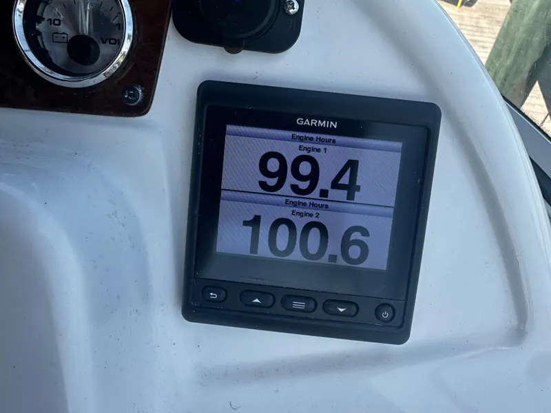 Slide: The Image of Garmin display showing engine hours on 2000 Bayliner 3258 Ciera Command Bridge DX. - 44