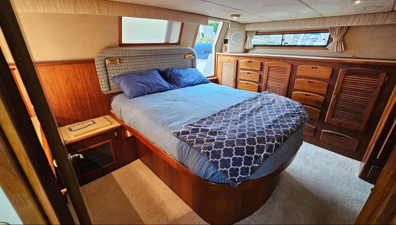 Slide: The Image of Californian Cockpit Motor Yacht 1987 - 30