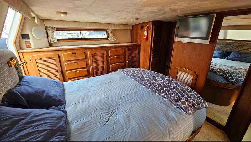 Slide: The Image of Californian Cockpit Motor Yacht 1987 - 31