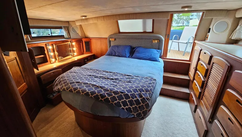 Slide: The Image of Californian Cockpit Motor Yacht 1987 - 32