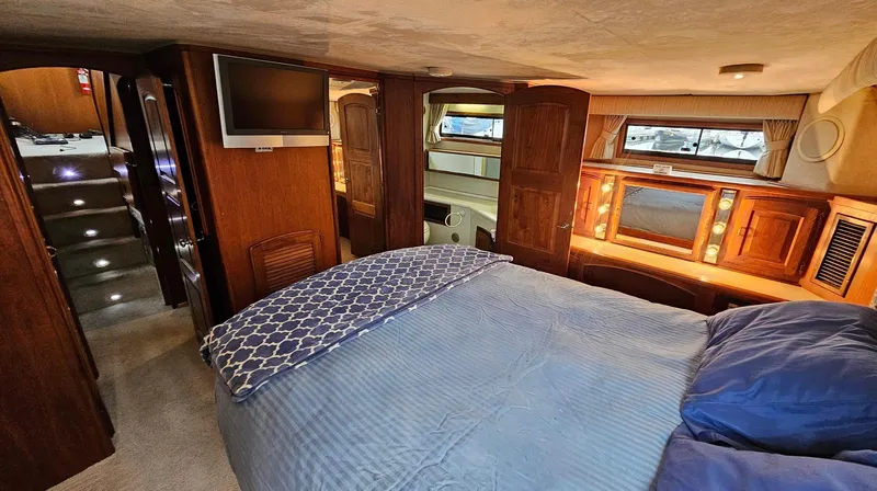 Slide: The Image of Californian Cockpit Motor Yacht 1987 - 33