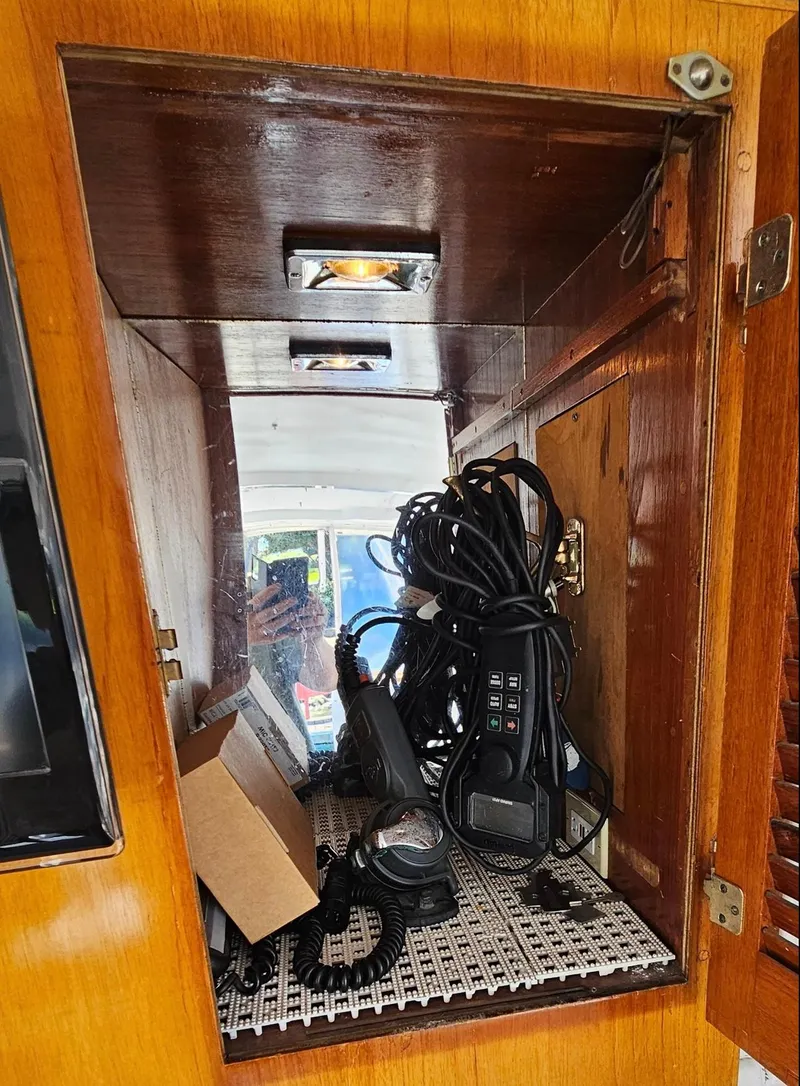 Slide: The Image of Californian Cockpit Motor Yacht 1987 - 37