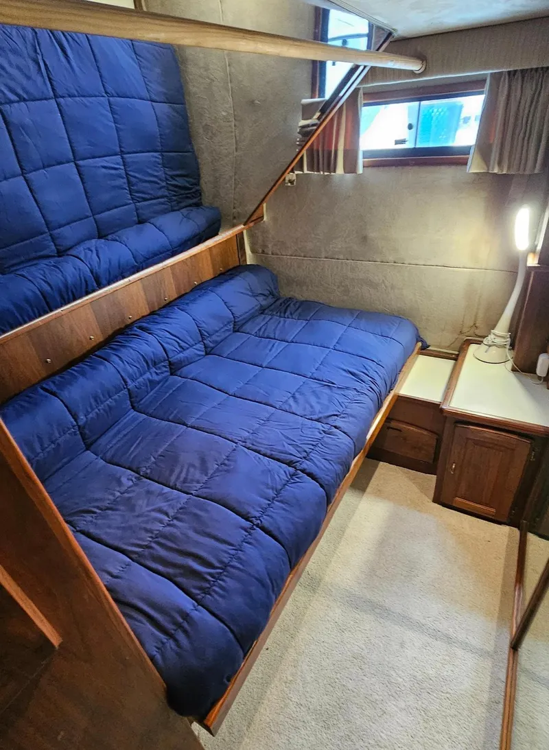 Slide: The Image of Californian Cockpit Motor Yacht 1987 - 39