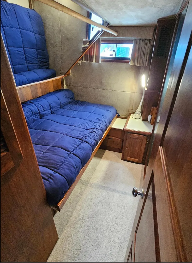 Slide: The Image of Californian Cockpit Motor Yacht 1987 - 40