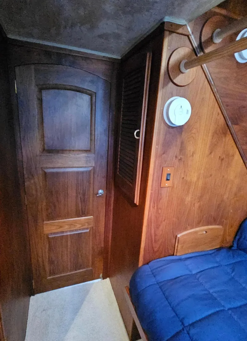Slide: The Image of Californian Cockpit Motor Yacht 1987 - 41