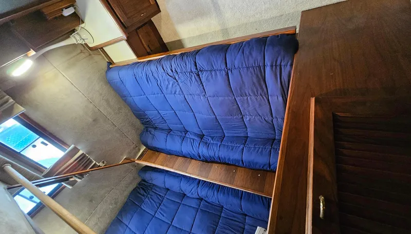 Slide: The Image of Californian Cockpit Motor Yacht 1987 - 42