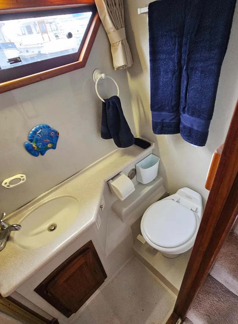 Slide: The Image of Californian Cockpit Motor Yacht 1987 - 43