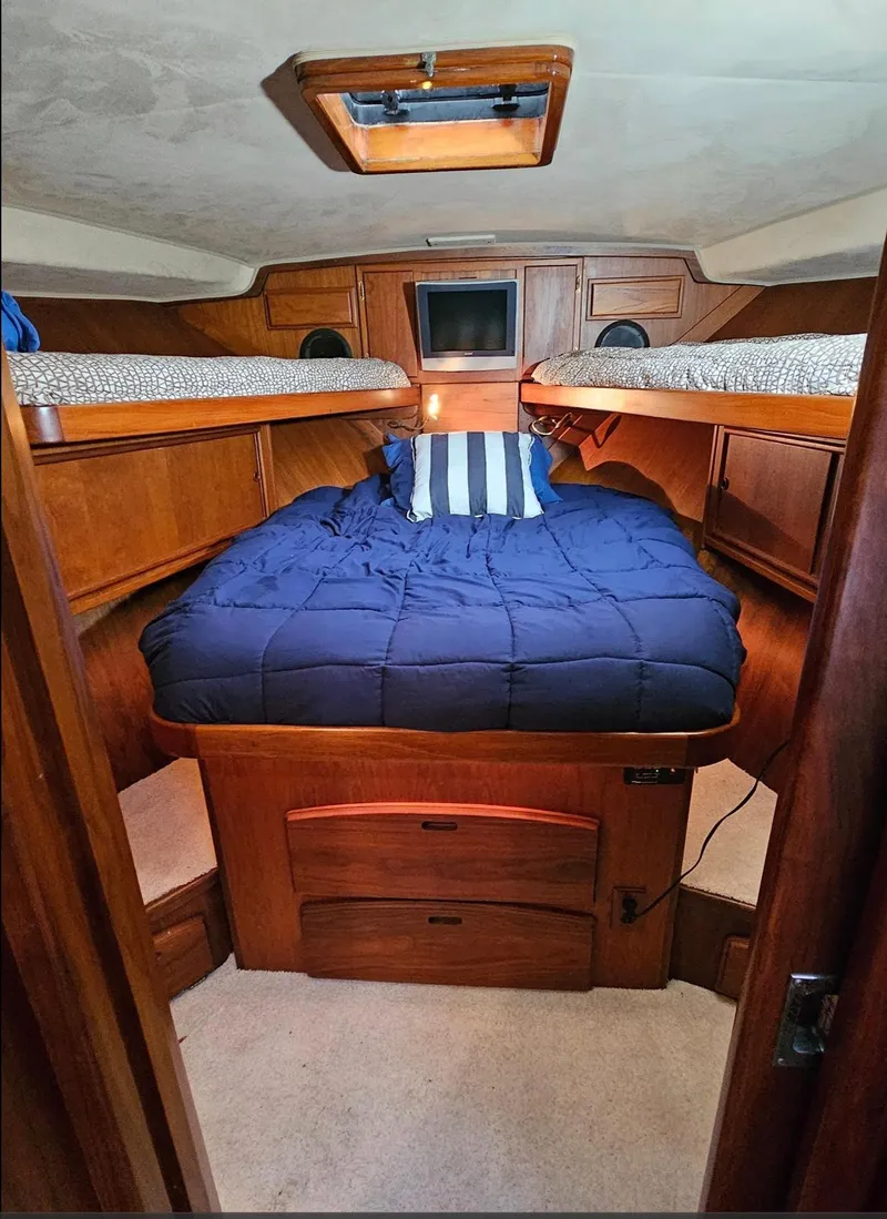 Slide: The Image of Californian Cockpit Motor Yacht 1987 - 46