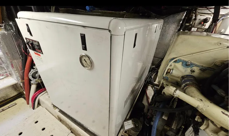 Slide: The Image of Californian Cockpit Motor Yacht 1987 - 66