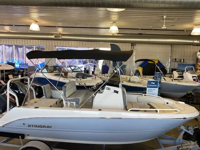 Slide: The Image of Stingray 173 CC 2024 - 0