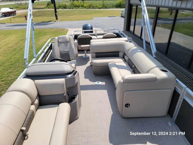 Slide: The Image of 2024 Sun Tracker Fishin' Barge 22 DLX pontoon boat with spacious seating and modern design. - 8