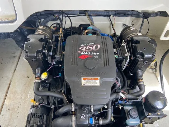 Slide: The Image of 2008 Cobalt 222 boat engine, MerCruiser 350 MAG MPI, top view. - 20