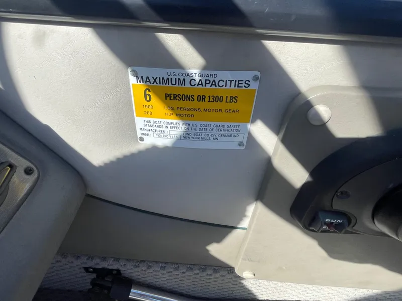 Slide: The Image of 2001 Lund 1900 Pro-V IFS boat capacity label, 6 persons or 1300 lbs limit. - 9