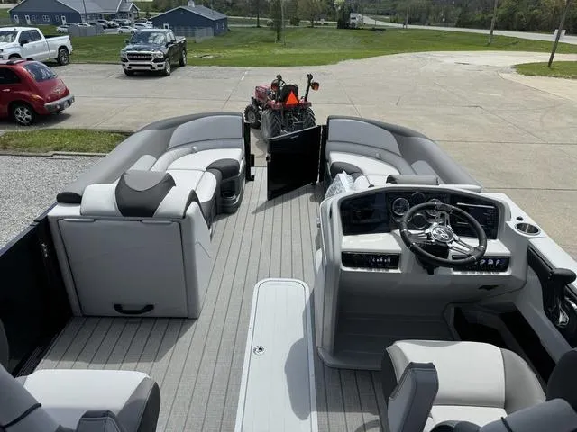 Slide: The Image of Avalon LSZ 2585 QL Platinum 2024 - 10