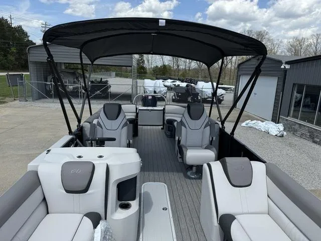 Slide: The Image of Avalon LSZ 2585 QL Platinum 2024 - 12