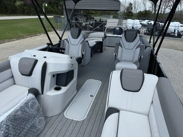 Slide: The Image of Avalon LSZ 2585 QL Platinum 2024 - 13