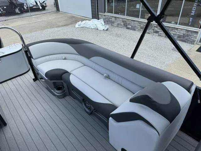 Slide: The Image of Avalon LSZ 2585 QL Platinum 2024 - 15