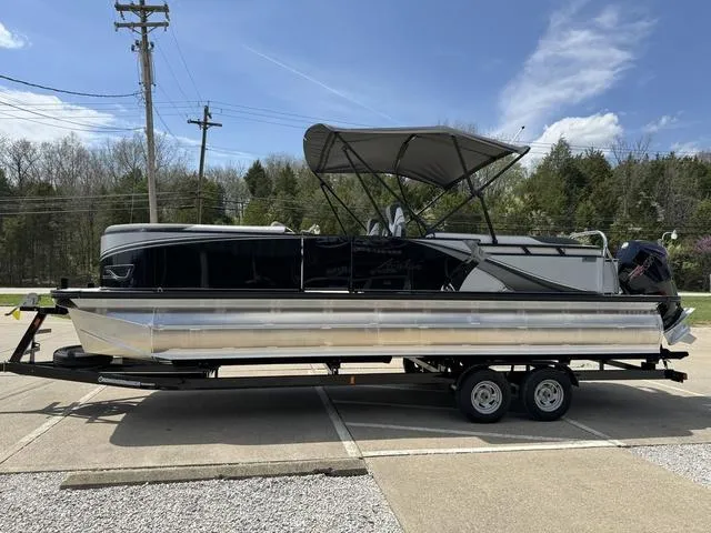 Slide: The Image of Avalon LSZ 2585 QL Platinum 2024 - 18