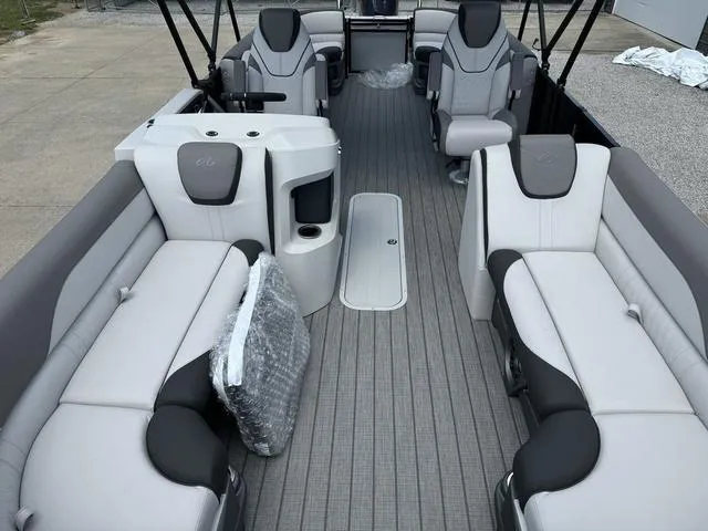 Slide: The Image of Avalon LSZ 2585 QL Platinum 2024 - 4