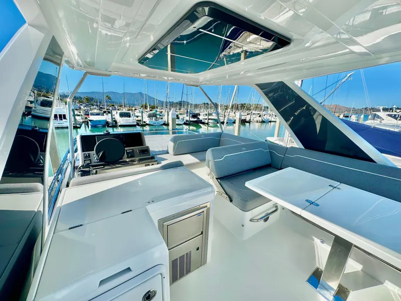 Slide: The Image of Galeon 500 Fly 2025 - 52