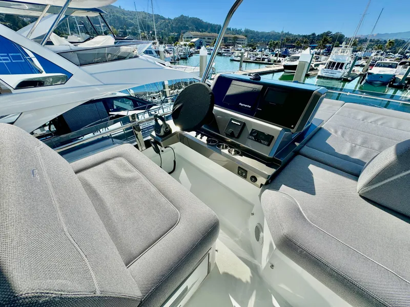 Slide: The Image of Galeon 500 Fly 2025 - 56