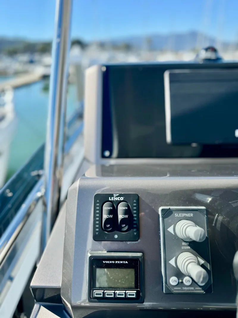 Slide: The Image of Galeon 500 Fly 2025 - 60