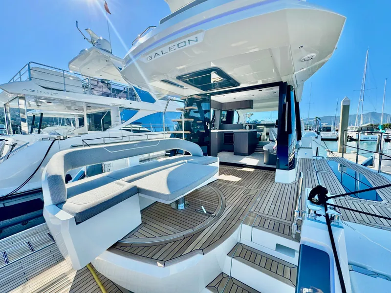 Slide: The Image of Galeon 500 Fly 2025 - 65