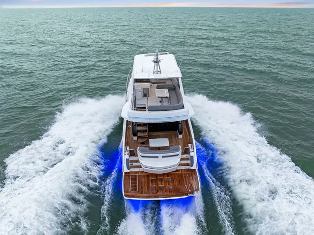 Slide: The Image of Galeon 500 Fly 2025 - 87