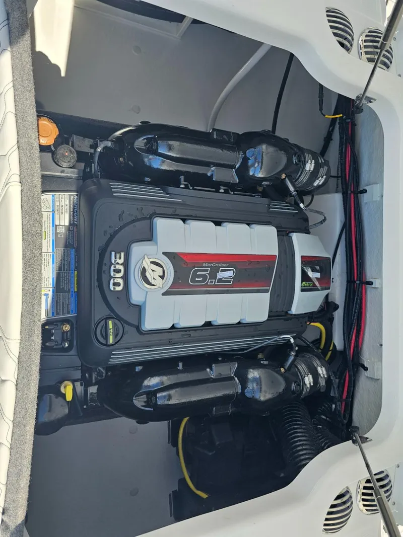 Slide: The Image of 2025 Four Winns H4 boat engine compartment with 6.2L 300 HP engine. - 16