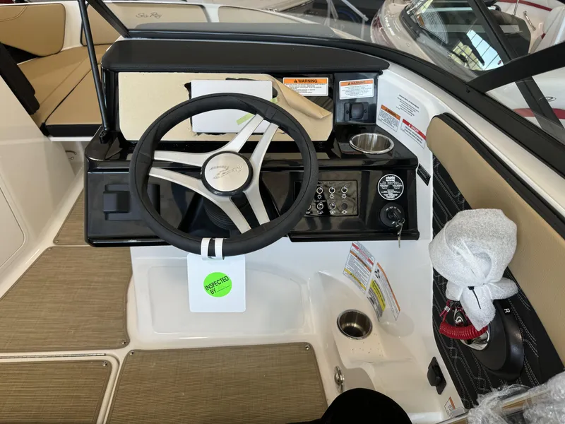 Slide: The Image of Sea Ray SPX 210 2024 - 10