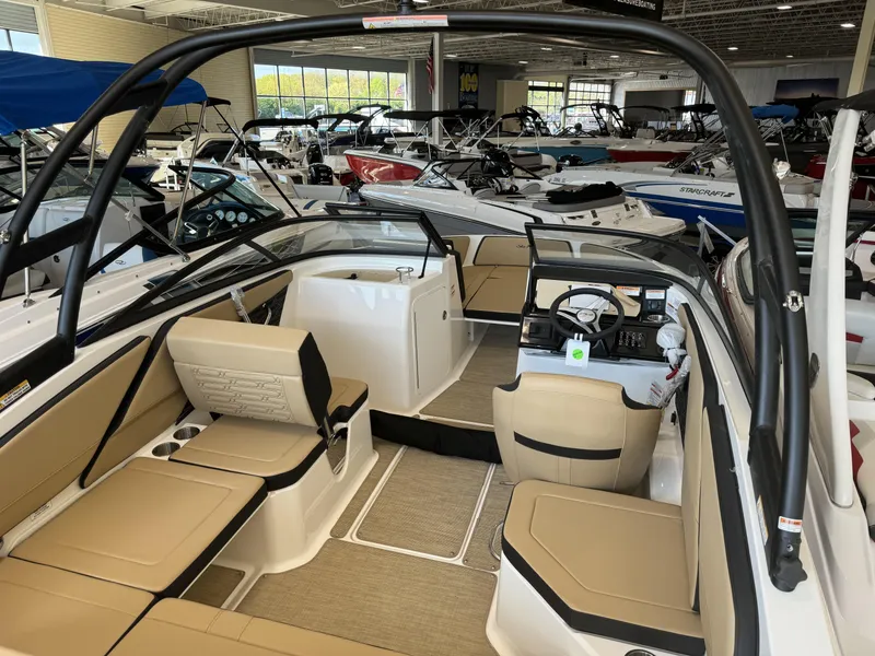 Slide: The Image of Sea Ray SPX 210 2024 - 8