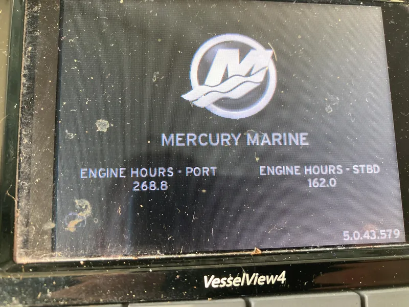 Slide: The Image of Mercury Marine VesselView4 display showing engine hours for Sea Ray 330 Sundancer 2016. - 7