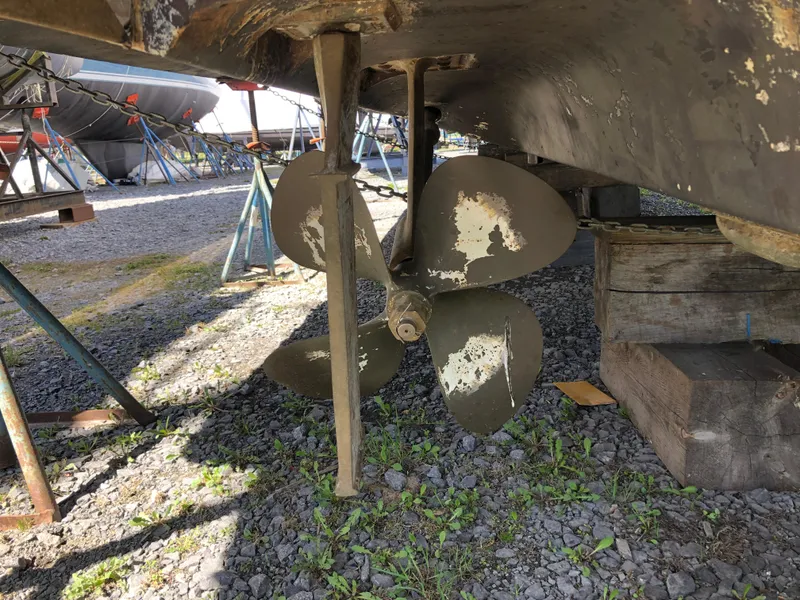 Slide: The Image of Propeller of 1995 Sea Ray 450 Sundancer on dry dock, showing wear and marine growth. - 10