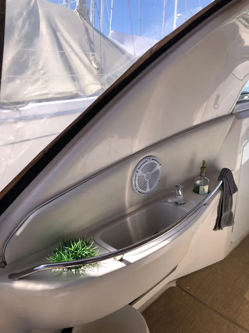 Slide: The Image of Interior of 1995 Sea Ray 450 Sundancer yacht with sink and decor. - 18