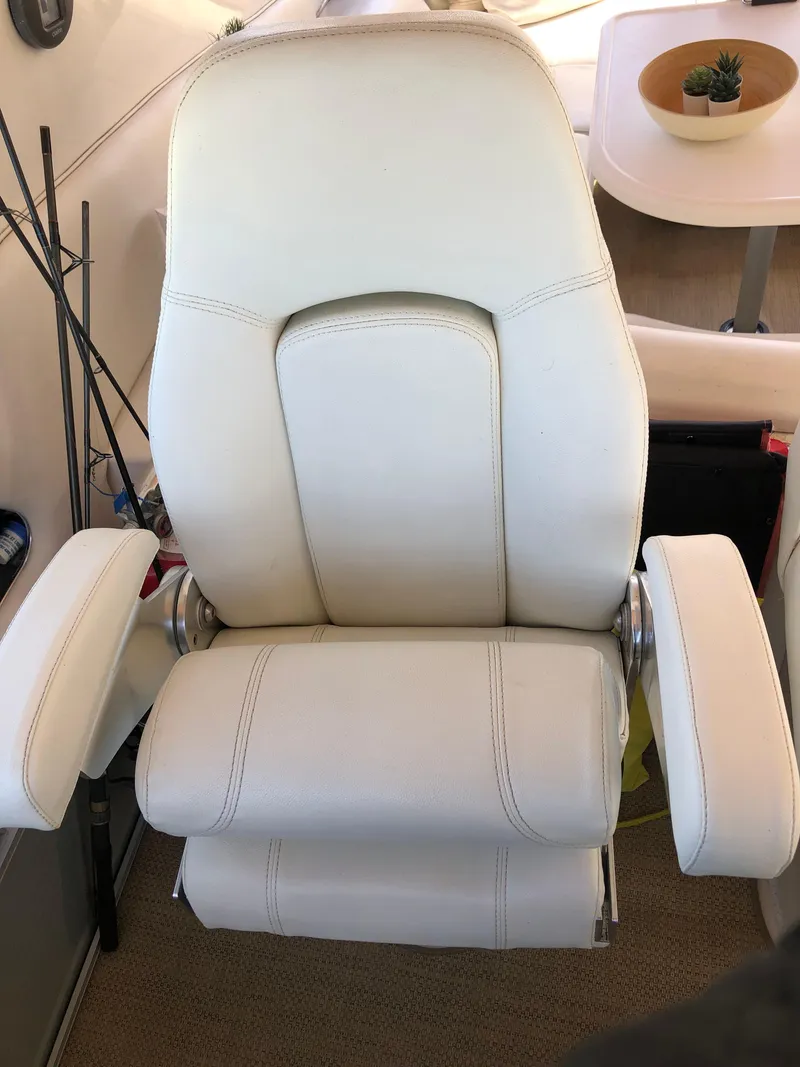 Slide: The Image of White captain's chair on 1995 Sea Ray 450 Sundancer yacht. - 21