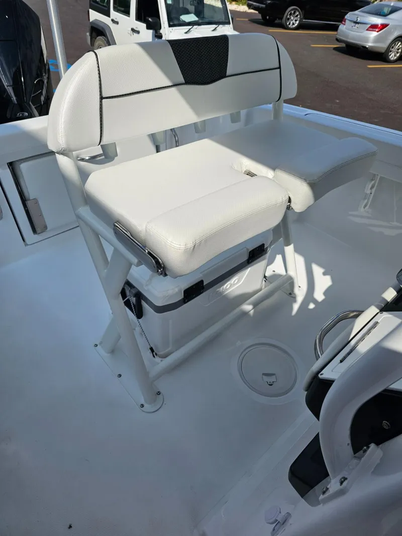 Slide: The Image of 2025 Wellcraft 223 Fisherman boat interior with white seating and storage. - 8