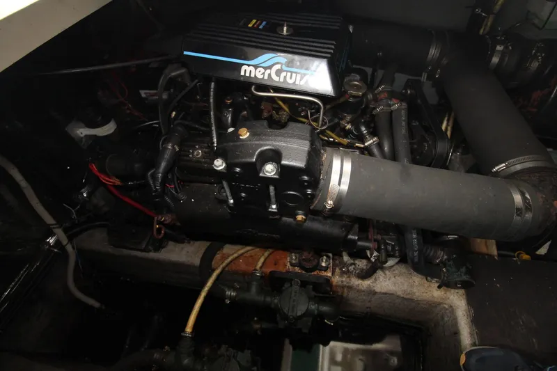 Slide: The Image of Engine compartment of a 1998 Wellcraft 3200 Martinique with MerCruiser engine. - 17