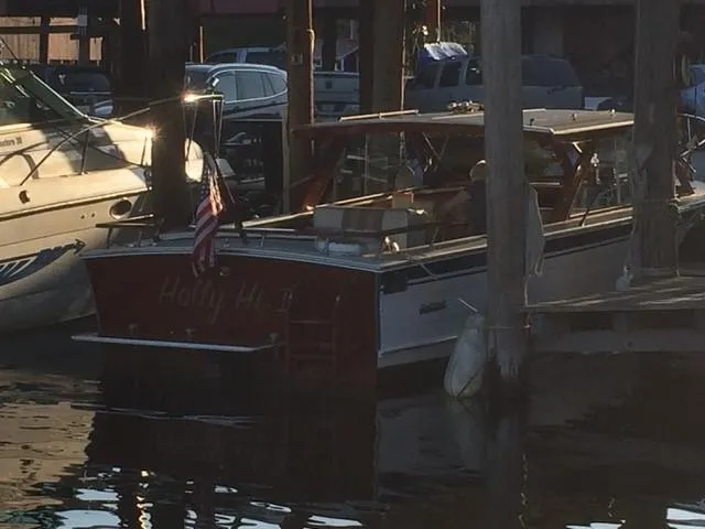 Slide: The Image of 1986 Skiff Craft Sport Fisherman 260 docked at marina. - 13