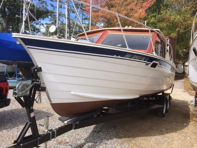 Slide: The Image of 1986 Skiff Craft Sport Fisherman 260 on a trailer, ready for transport. - 16