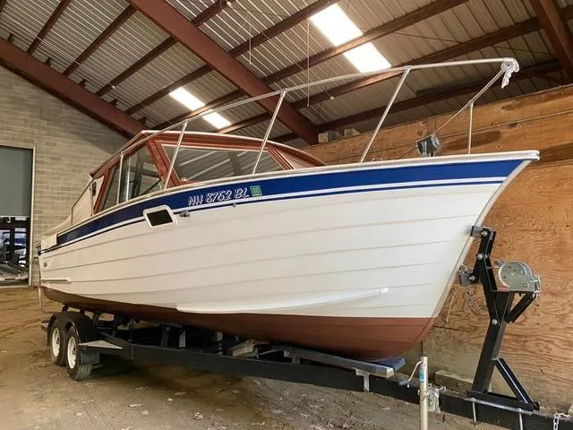 Slide: The Image of 1986 Skiff Craft Sport Fisherman 260 boat on a trailer in a storage facility. - 18